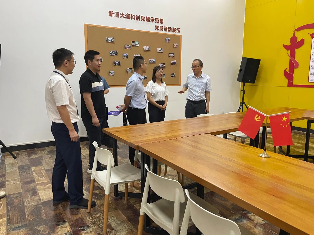 市工信局、市委社會工作部來到長百科技園調(diào)研新海大道科創(chuàng)黨建示范帶黨委工作開展情況